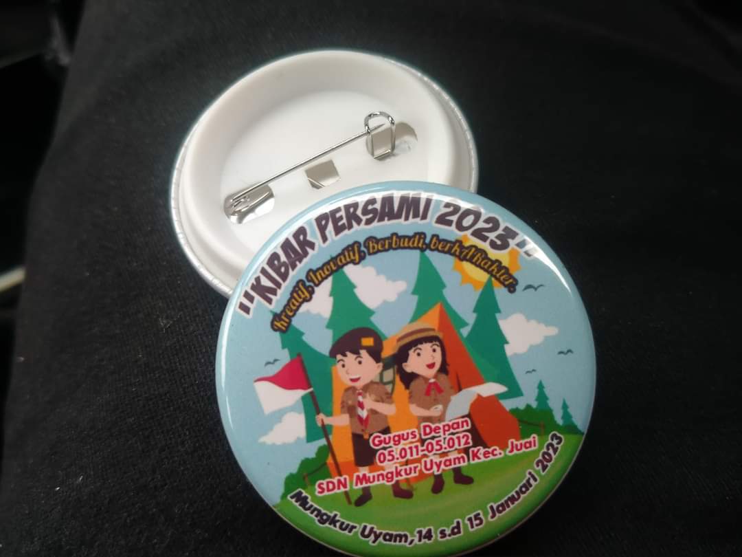 Pin dan Gantungan Kunci