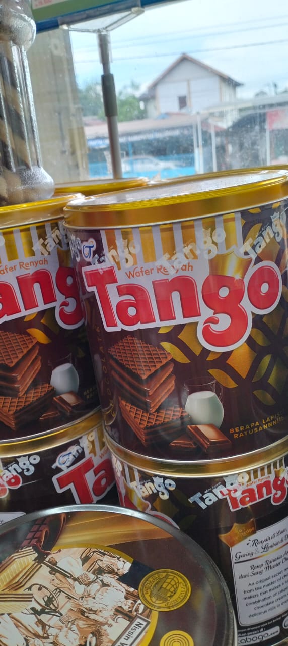 Biskuit Tango kaleng