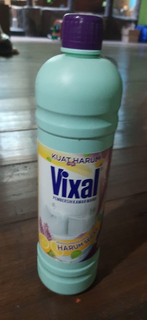 Vixal Pembersih Kamar Mandi 750 ml