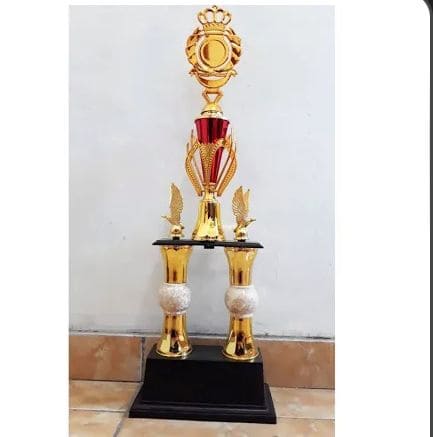 Trophy Piala Satu Set