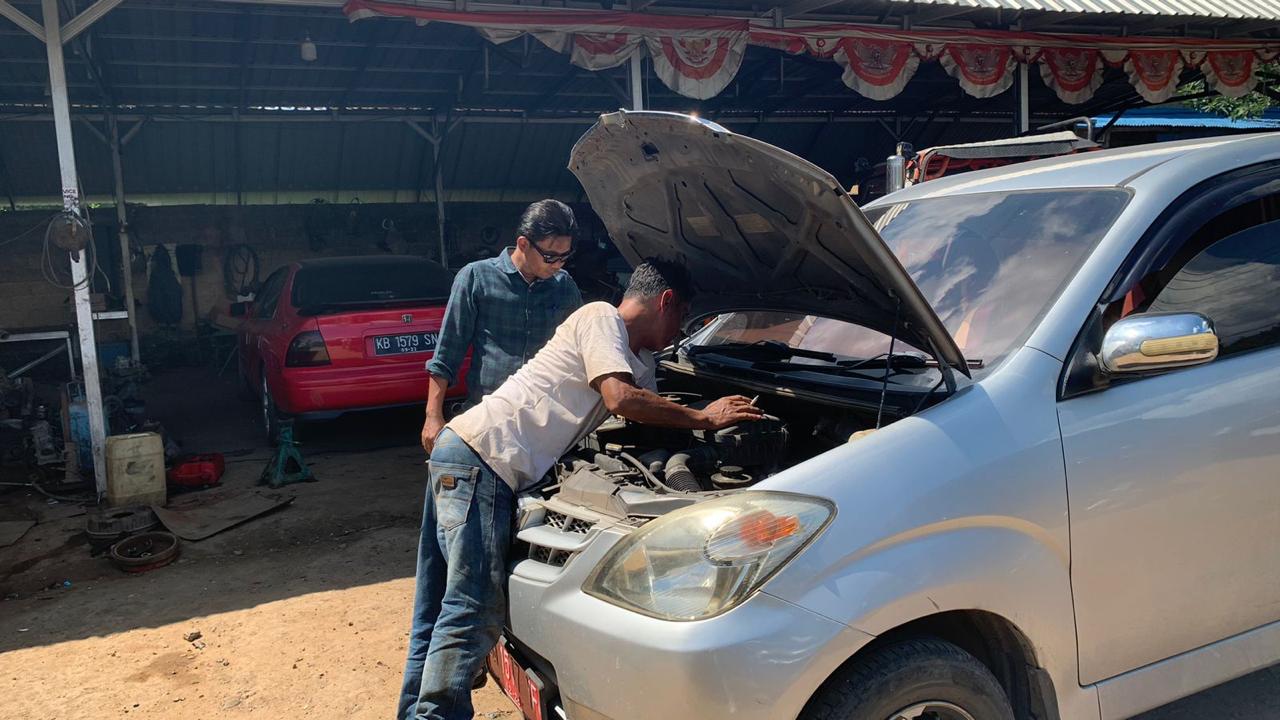 servis dan pergantian suku cadang mobil