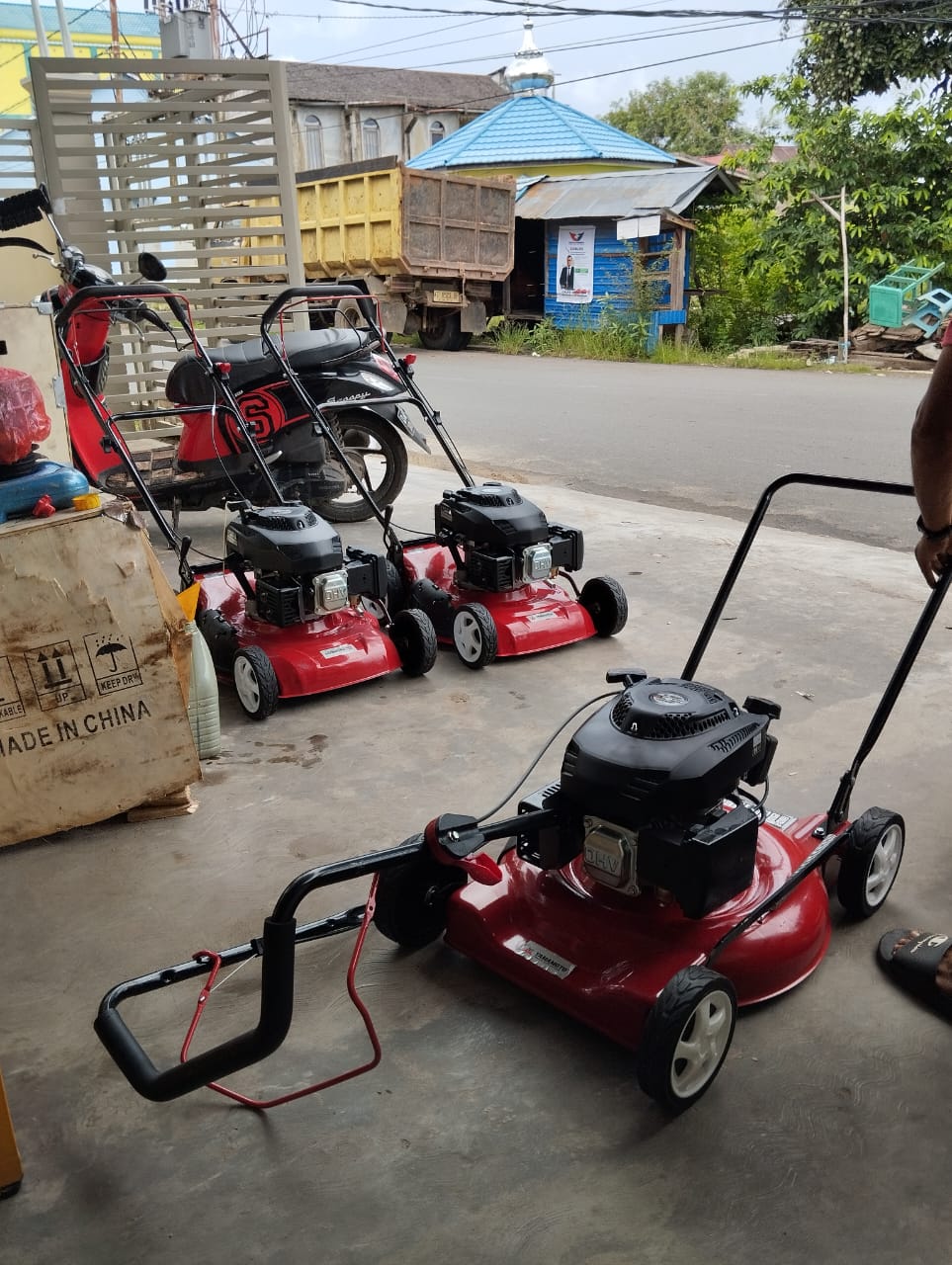 Mesin Rumput Dorong Lawn Mower YM-SN4605