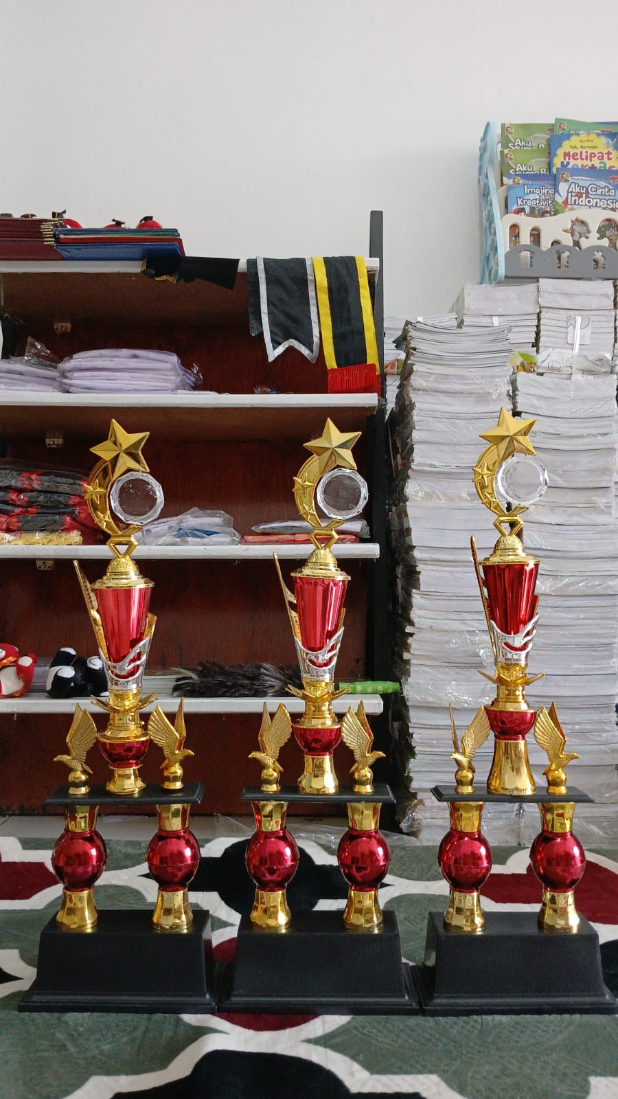 PIALA HADIAH