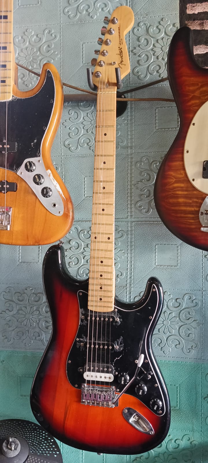 Gitar elektrik fender stratocaster HSS