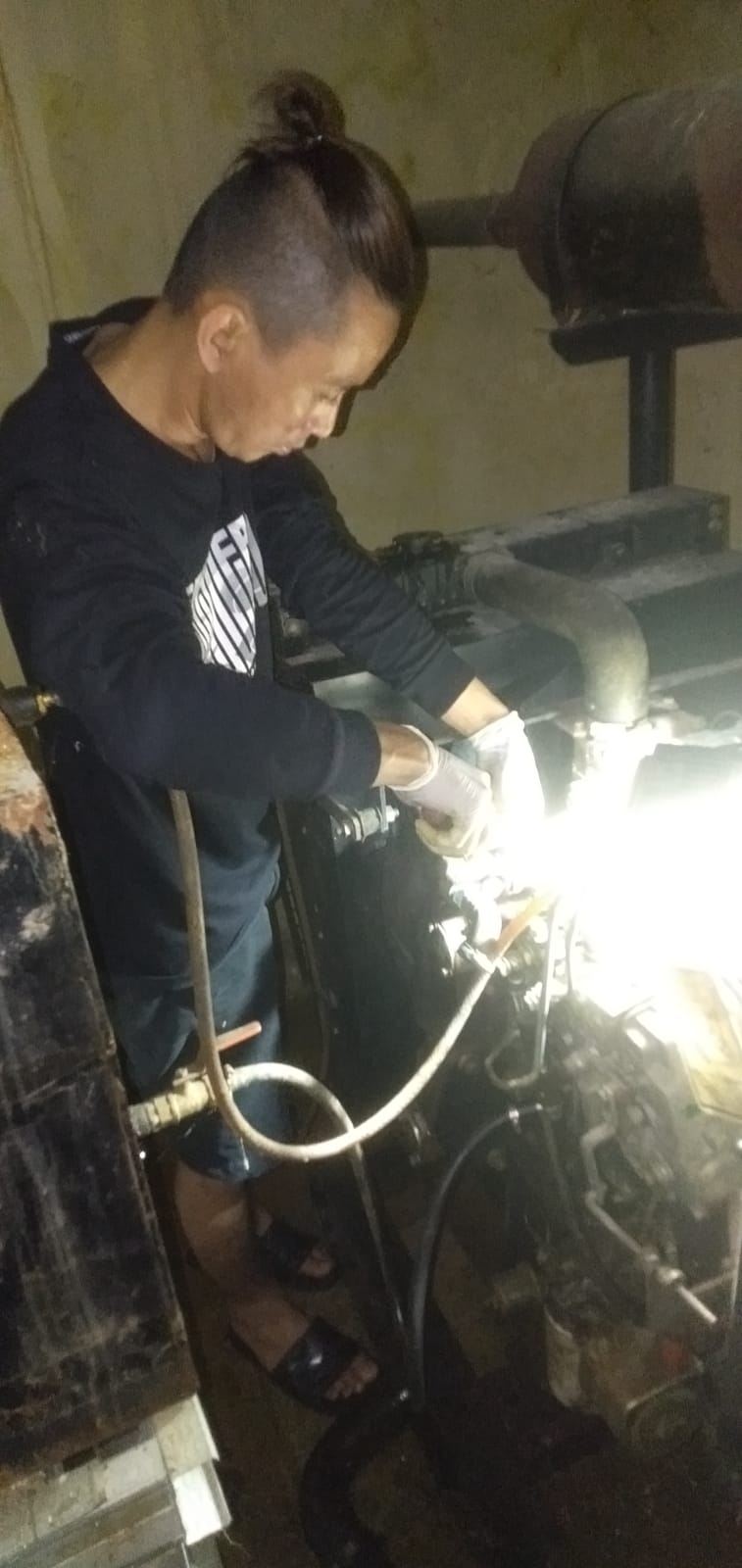 perbaikan dan flushing radiator genset