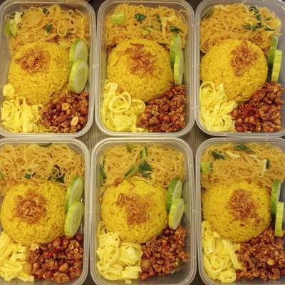 Nasi kuning hemat kotak