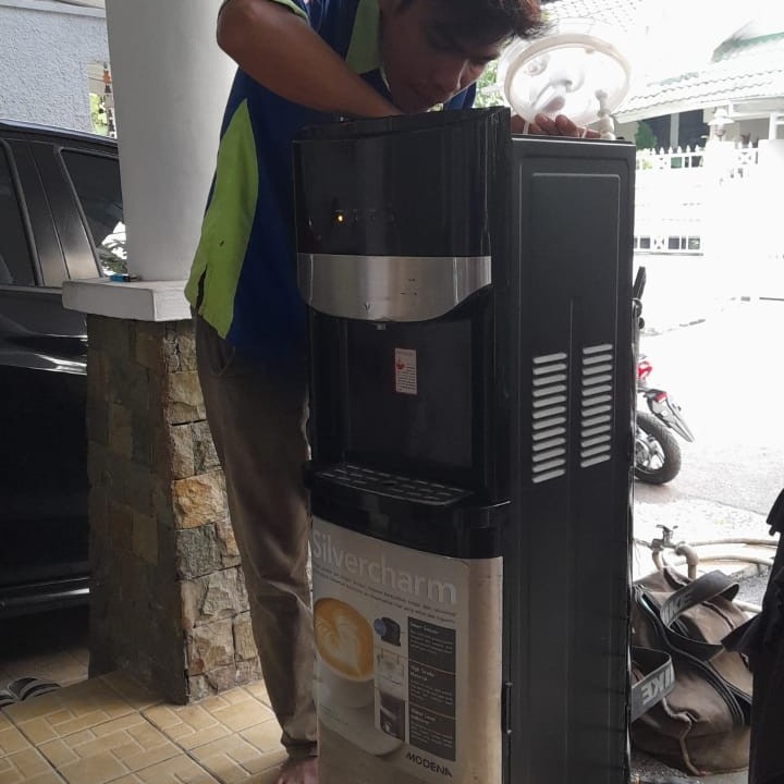 Service Dispenser Panas Dingin