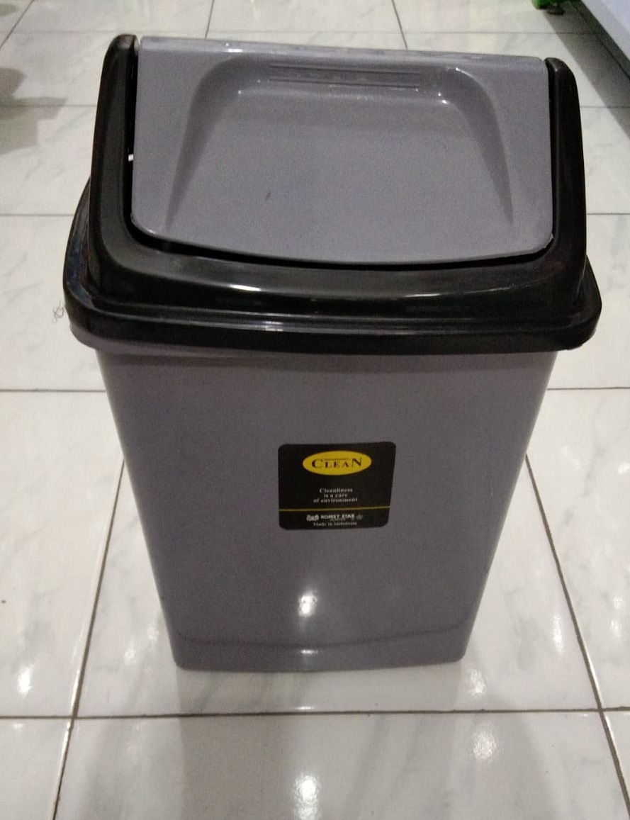 TEMPAT SAMPAH PAKAI TUTUP KOMET STAR