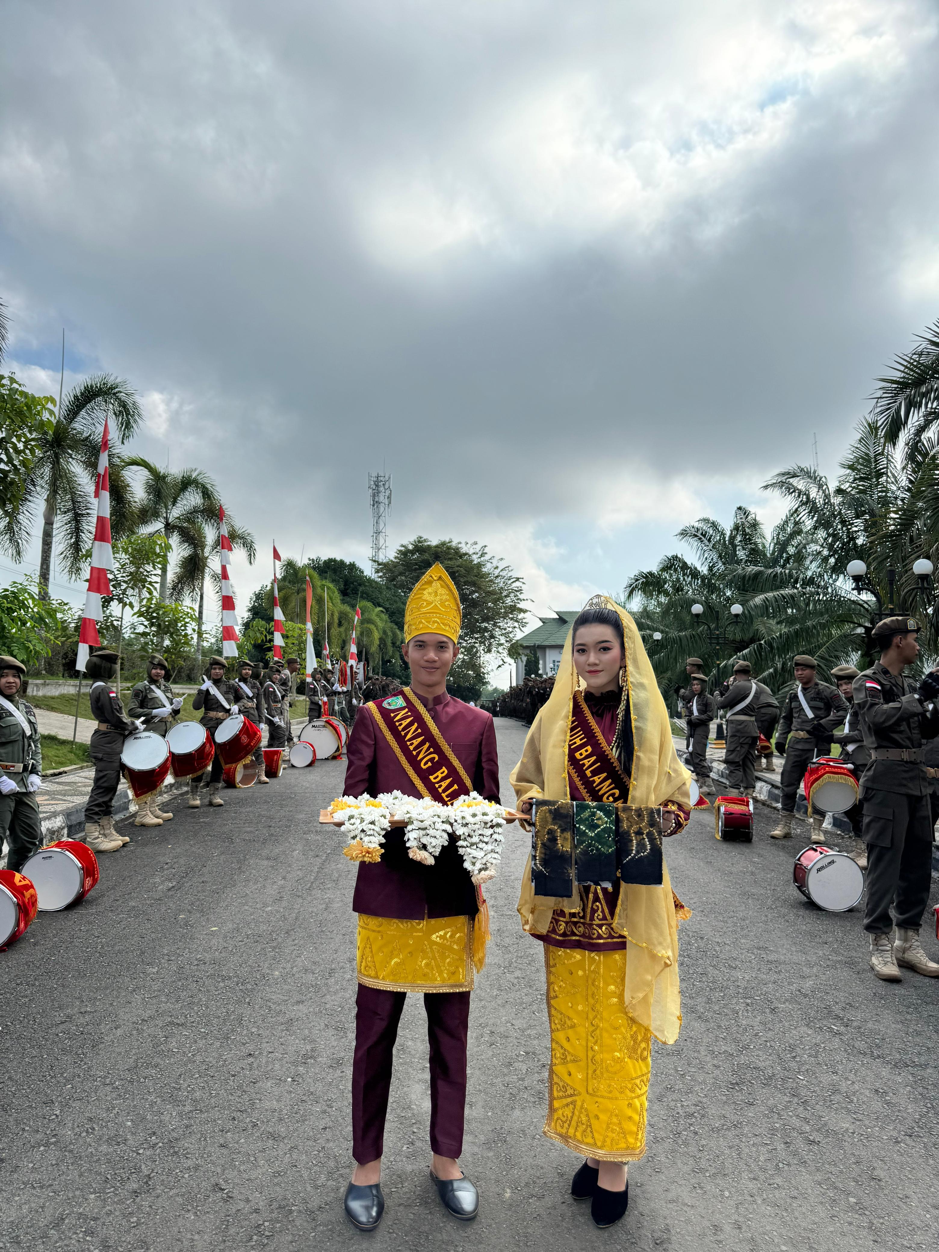 Pakaian Adat (Banjar/Dayak) 