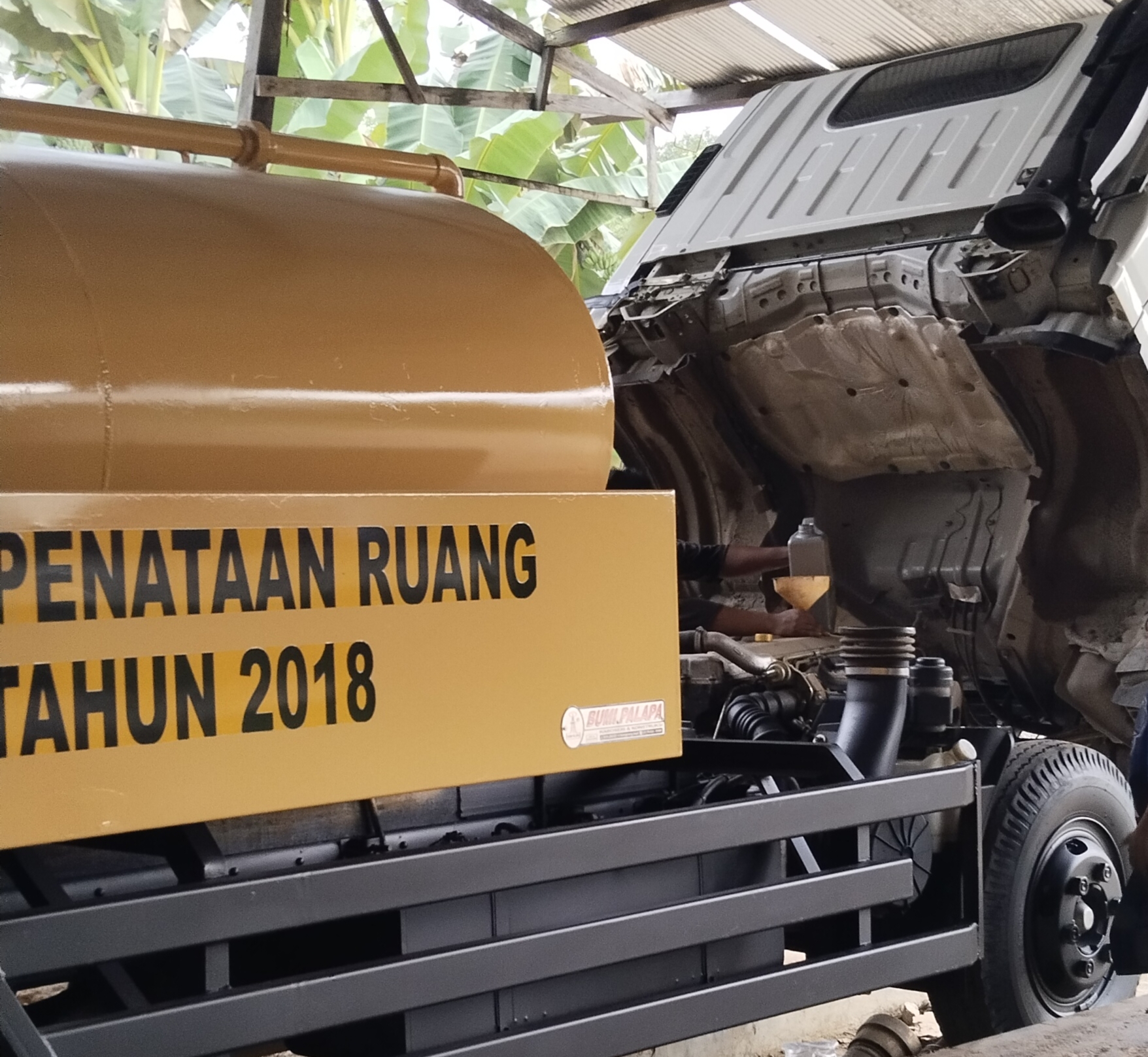 Pemeliharaan truk tank