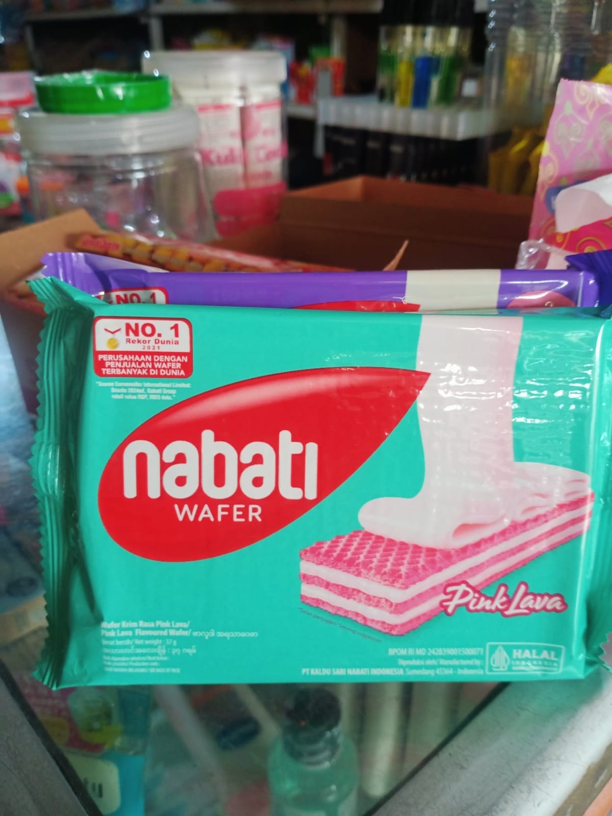 Nabati Wafer 37 g rasa Pink Lava,1 pak isi 10 PCS