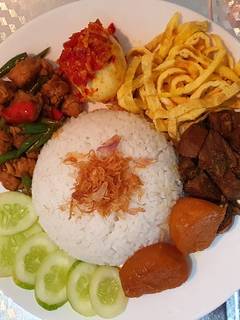Paketan Nasi lauk lengkap