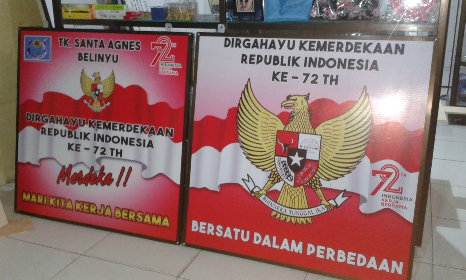 cetak spanduk pakai bingkai