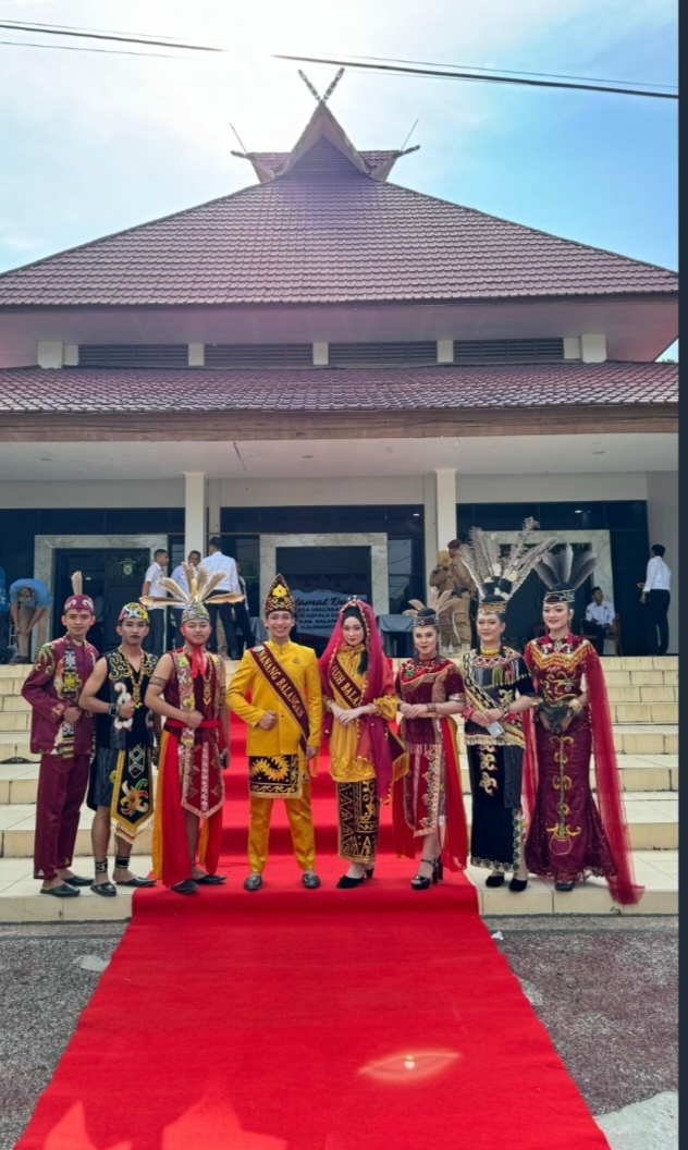 Sewa Baju Adat / Pakaian Adat 