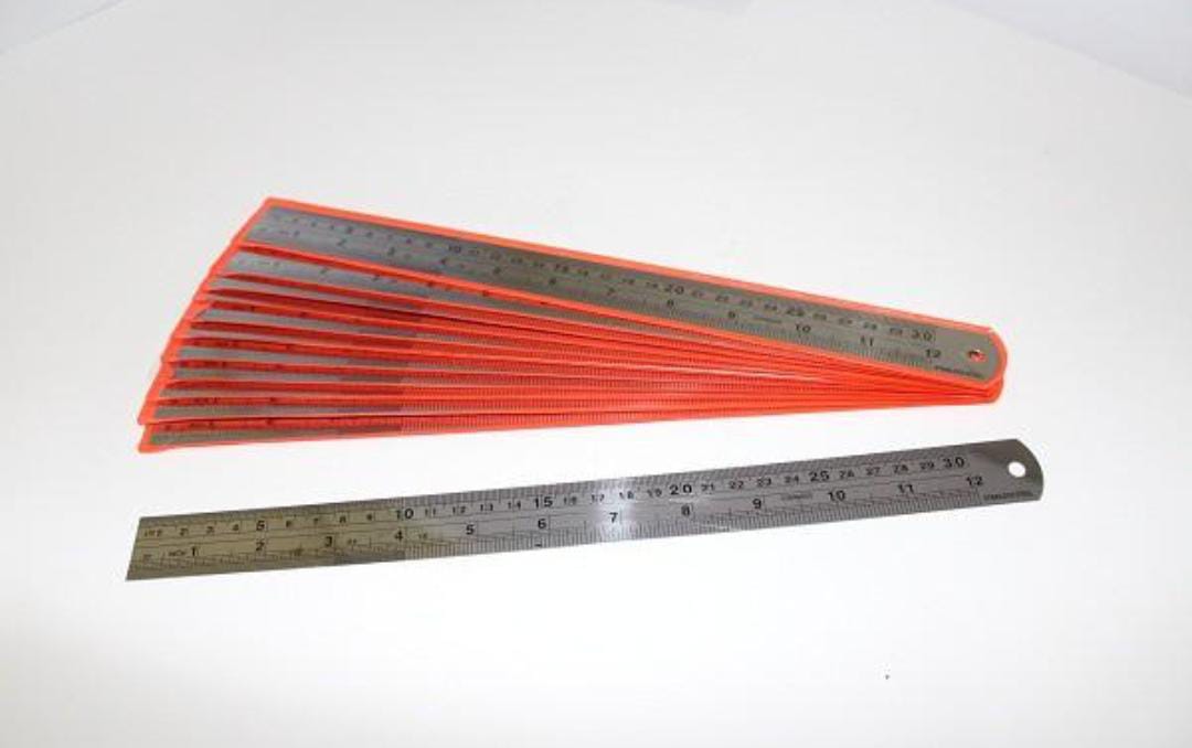 PENGGARIS BESI 30 CM 