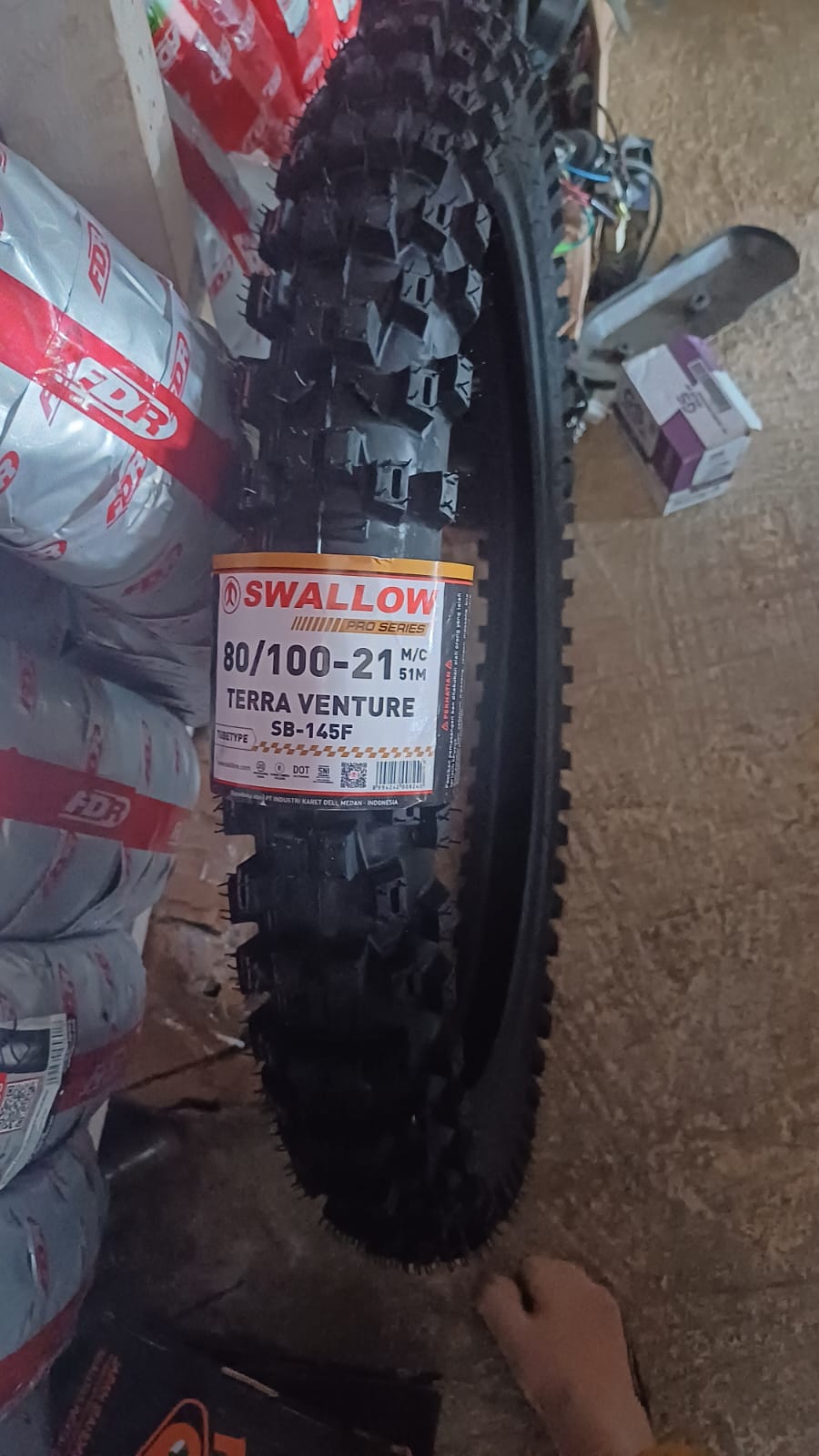 Ban Luar 80/100-21