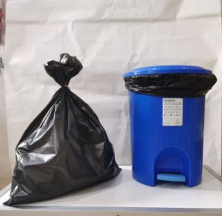 Plastik sampah sedang