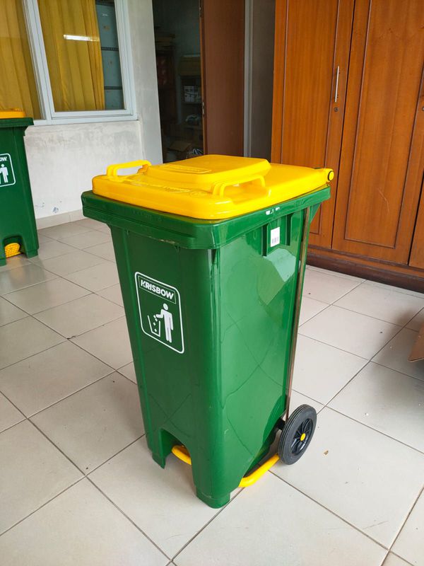 Bak Sampah Besar