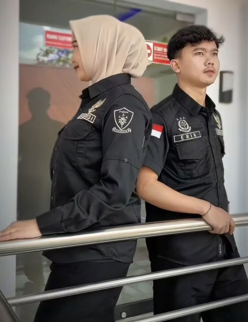 Setelan Pakaian Kerja Lapangan