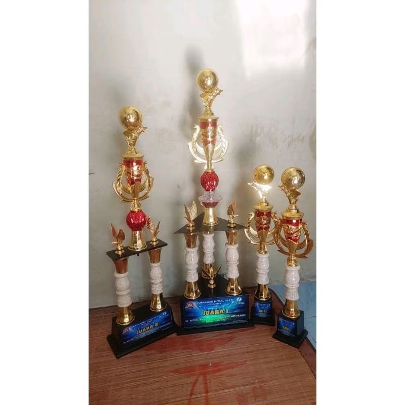 Piala 1 Set 1 2 3 3