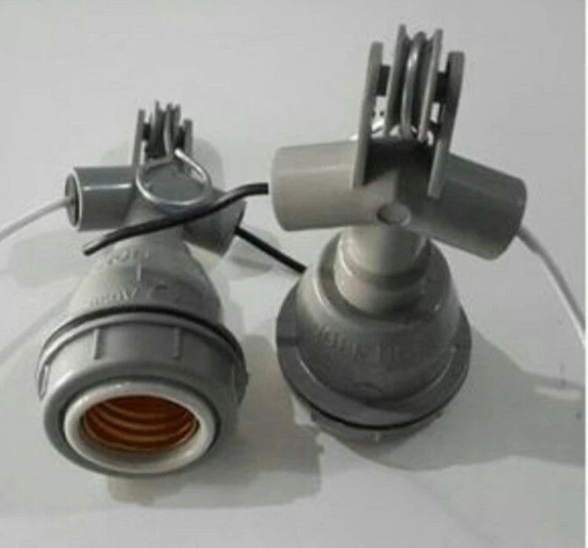 Fitting Lampu Keramik