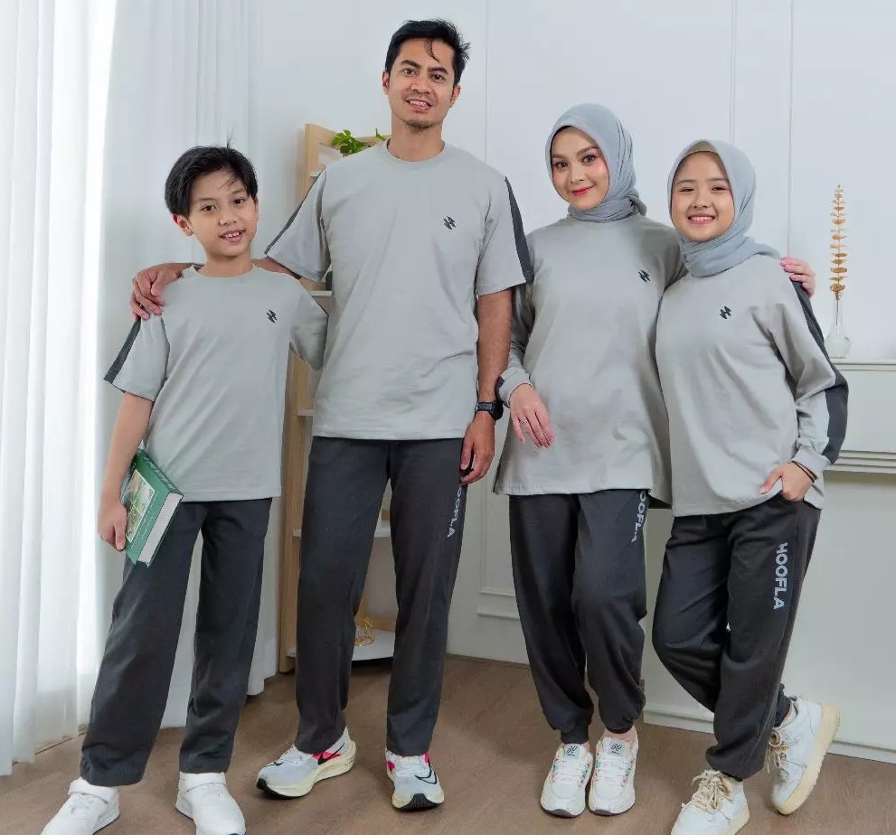 Stelan Pakaian Olahraga (Baju, Celana & Sepatu)