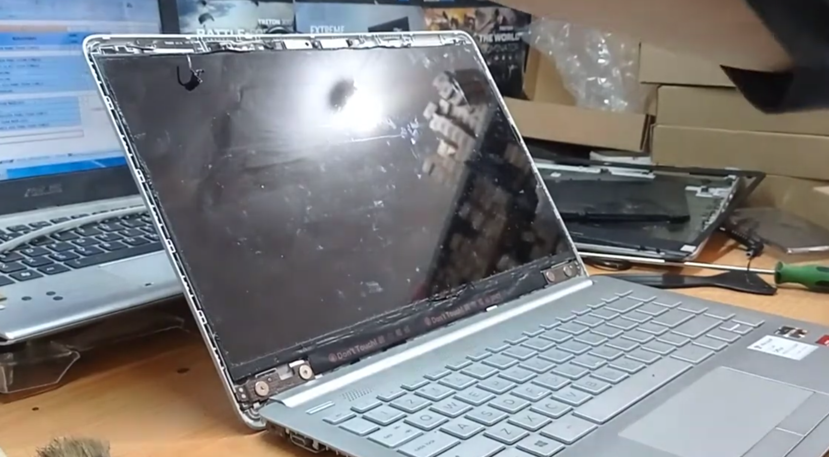 Ganti LCD/layar Laptop