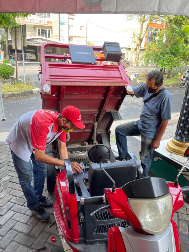 SERVICE MENENGAH RODA TIGA