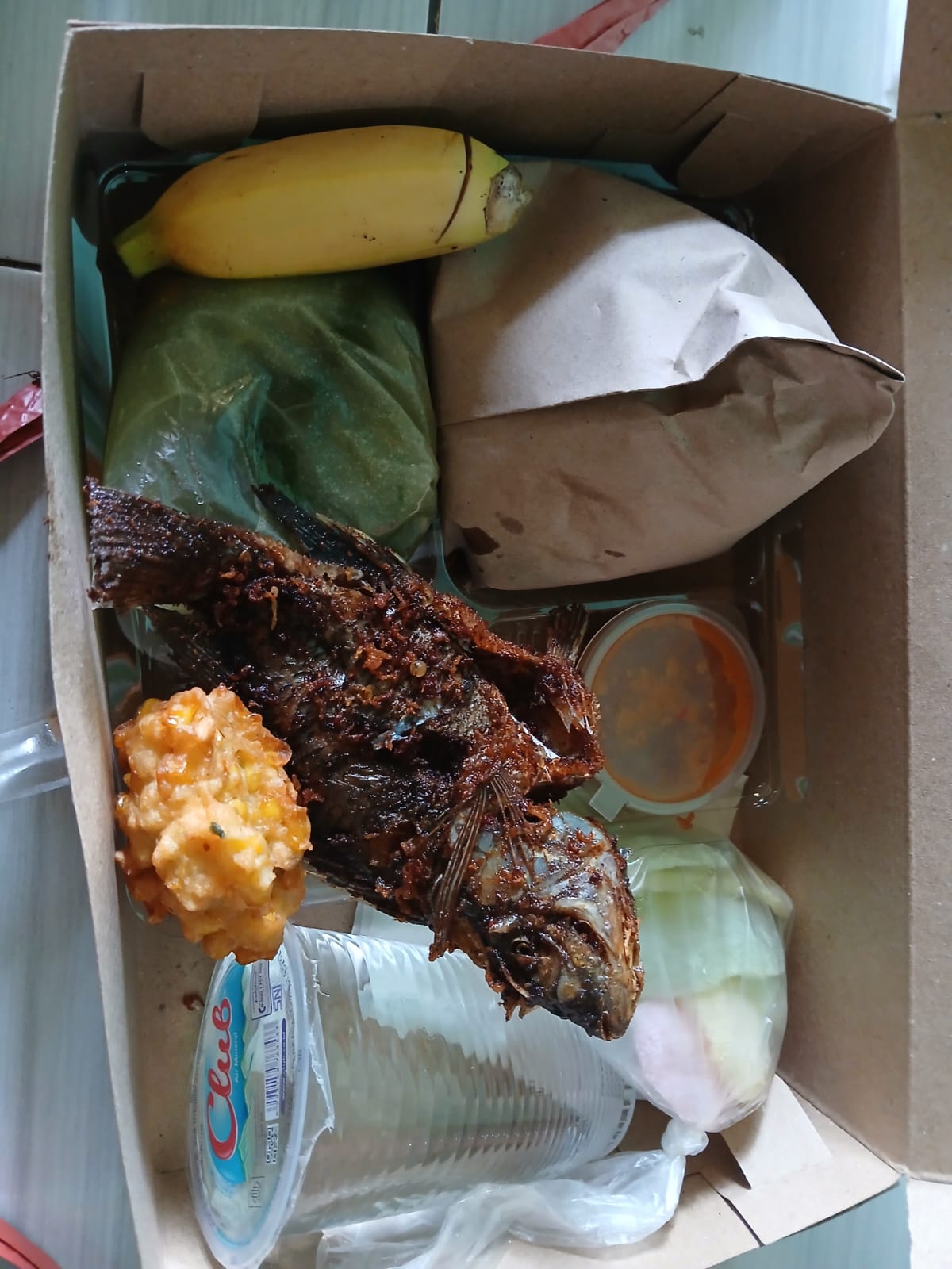 Nasi kotak komplit