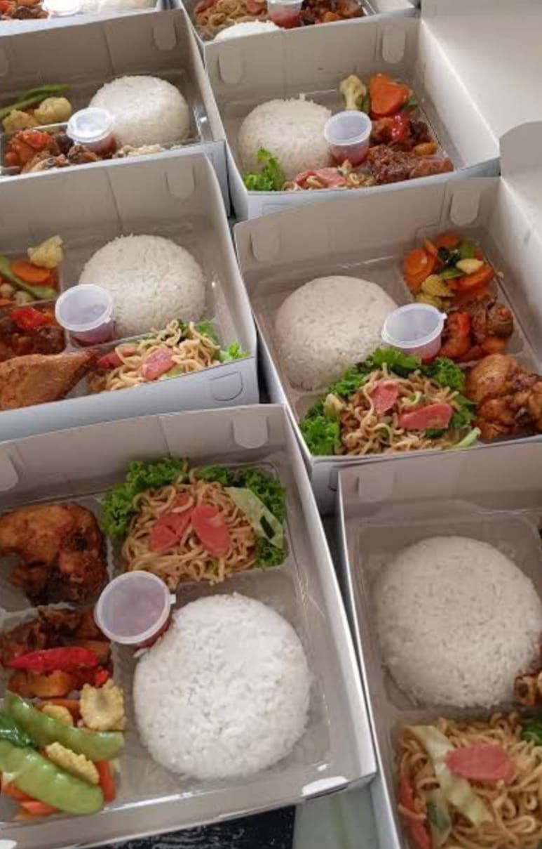 Nasi kotak ayam goreng