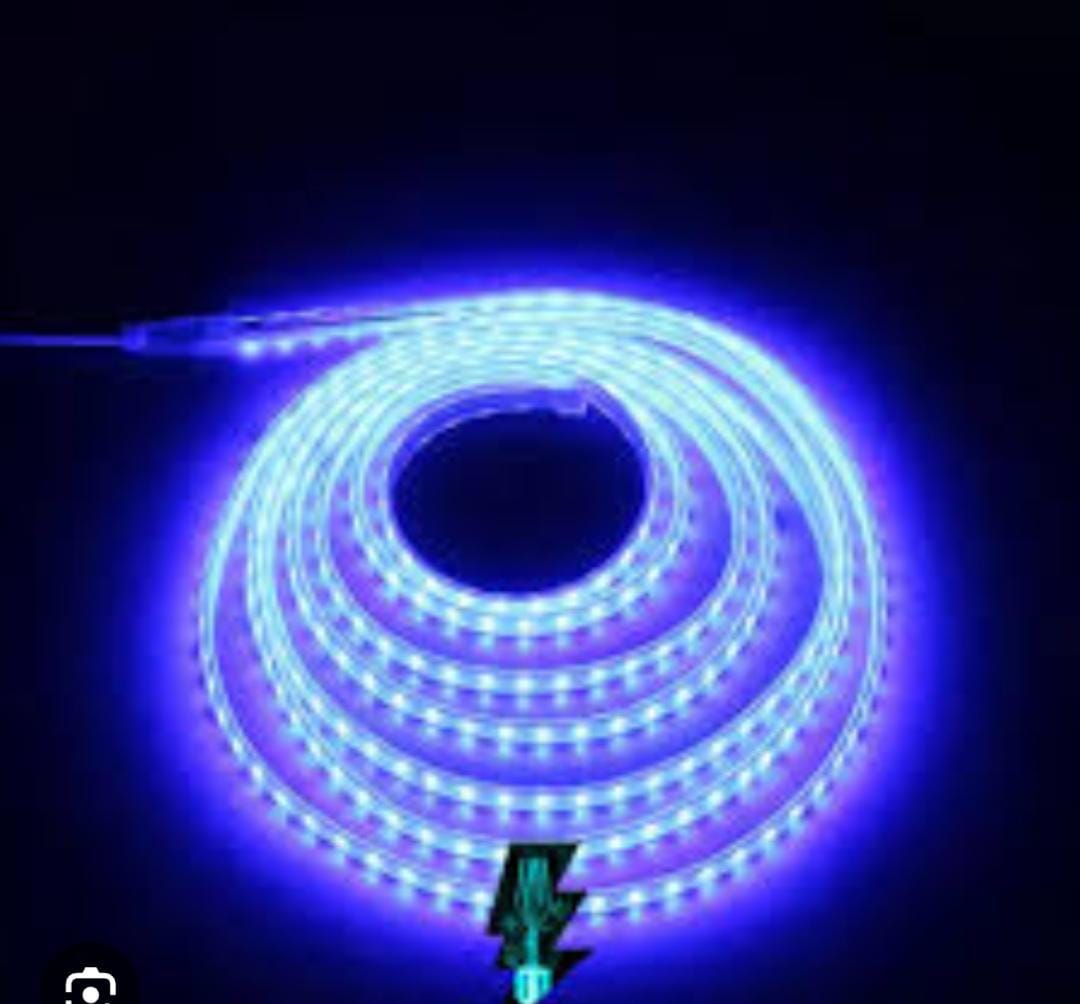 Pemasangan Lampu Hias LED Warna Biru