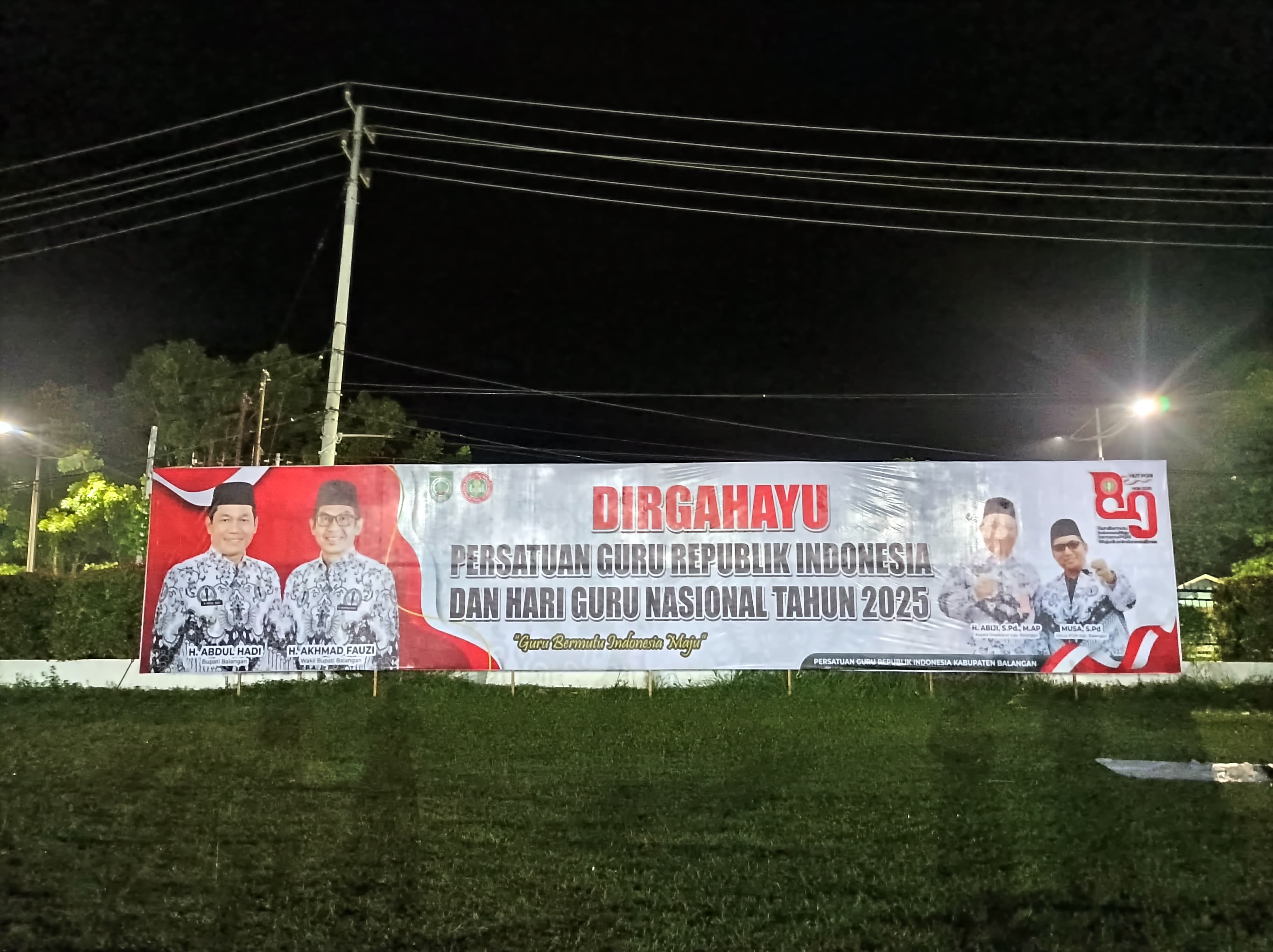 Baliho atau spanduk ukuran 15X3 meter