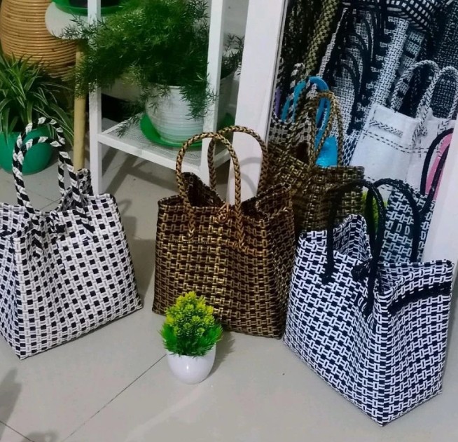 Tas anyaman plastik