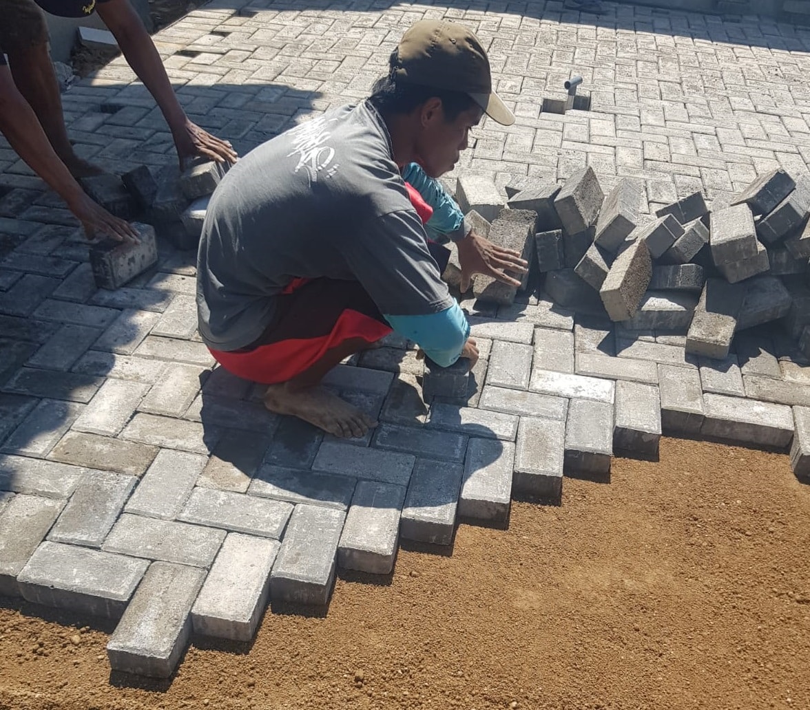 Pemasangan paving block