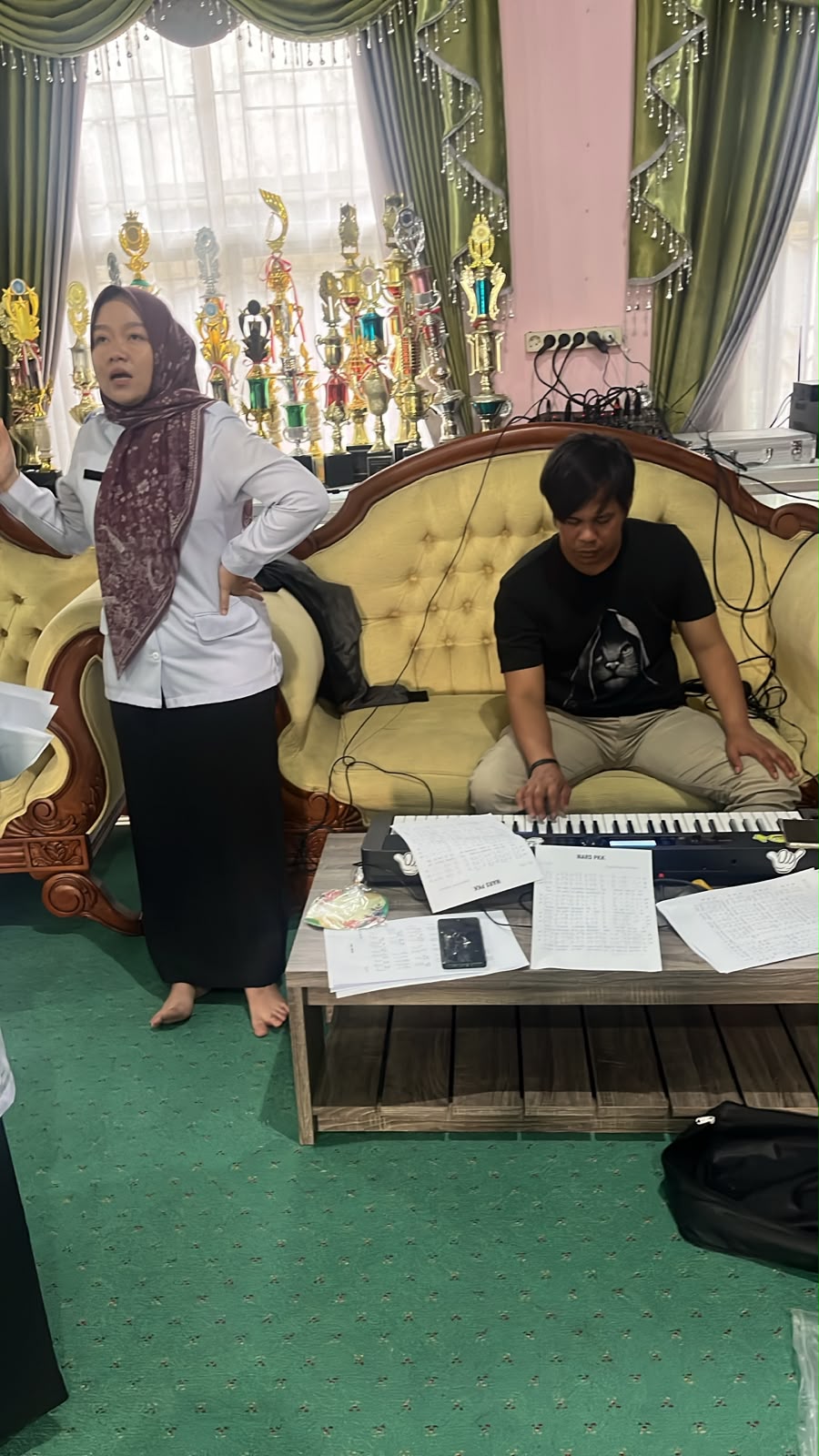 Sewa Penyanyi/Pemain Keyboard