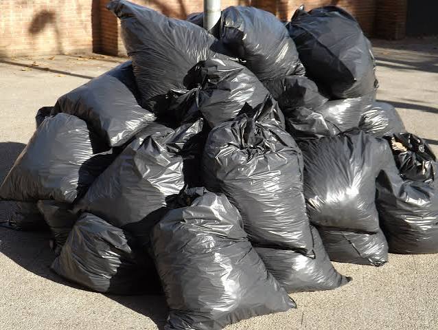 PLASTIK HITAM SAMPAH UKURAN 55 X 80 CM