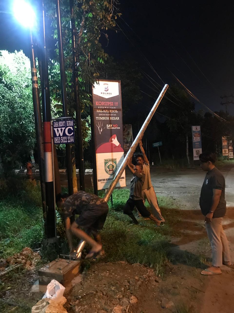 JASA PENANAMAN TIANG FIBER OPTIK