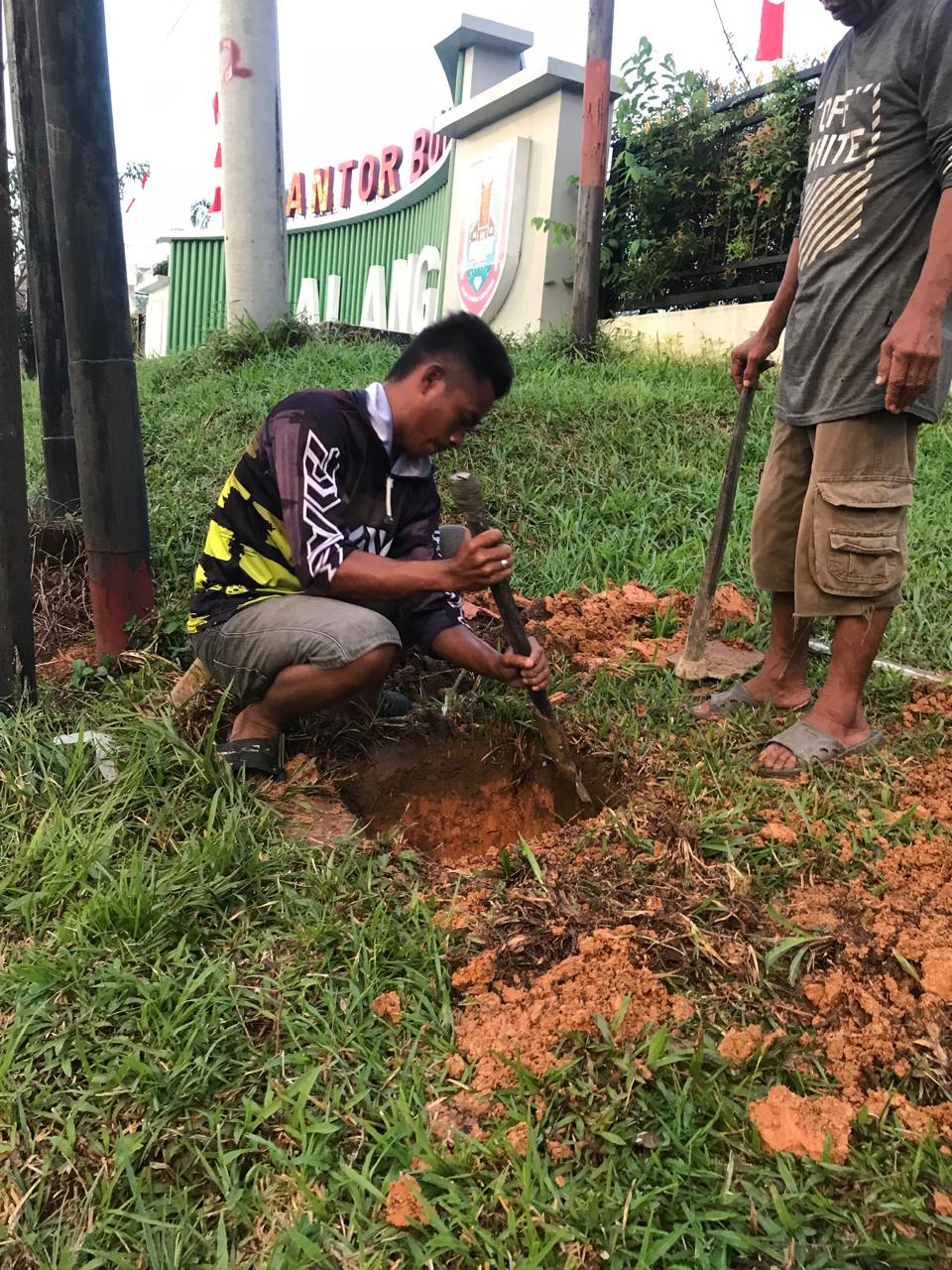 JASA PENANAMAN TIANG FIBER OPTIK