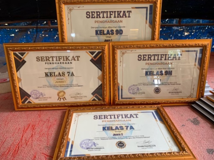 Piagam dan pigura