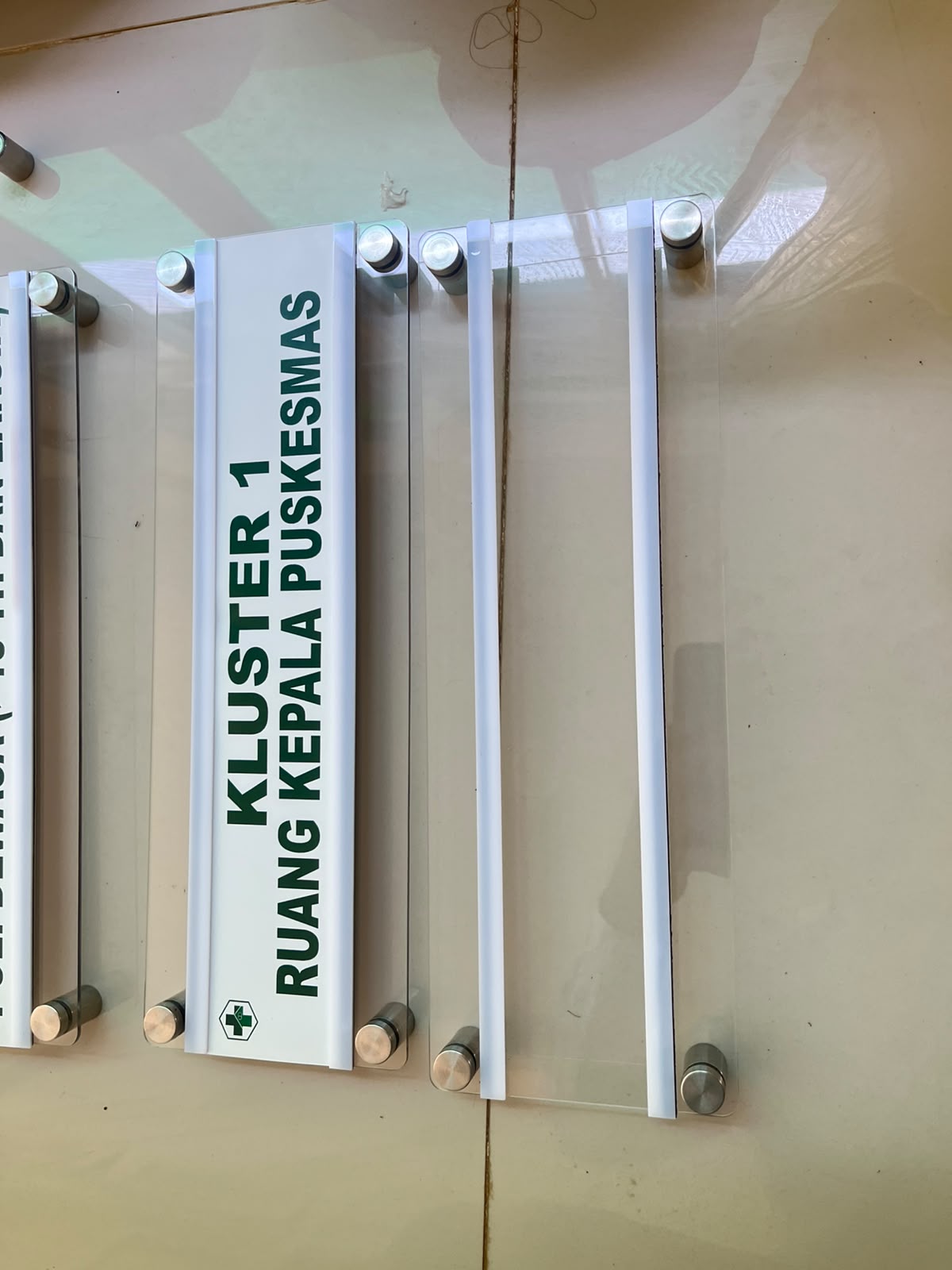 Akrilik display Ukuran 12x35