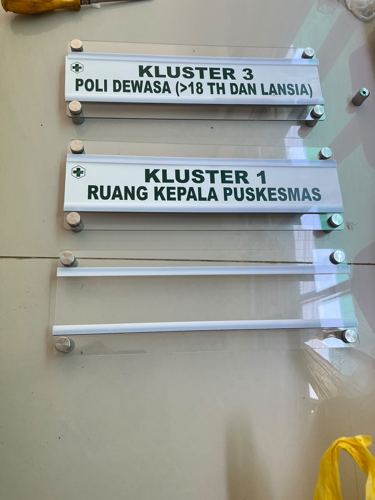 Akrilik display Ukuran 12x35