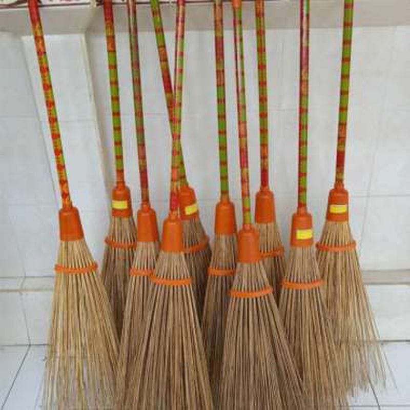 Sapu lidi gagang panjang
