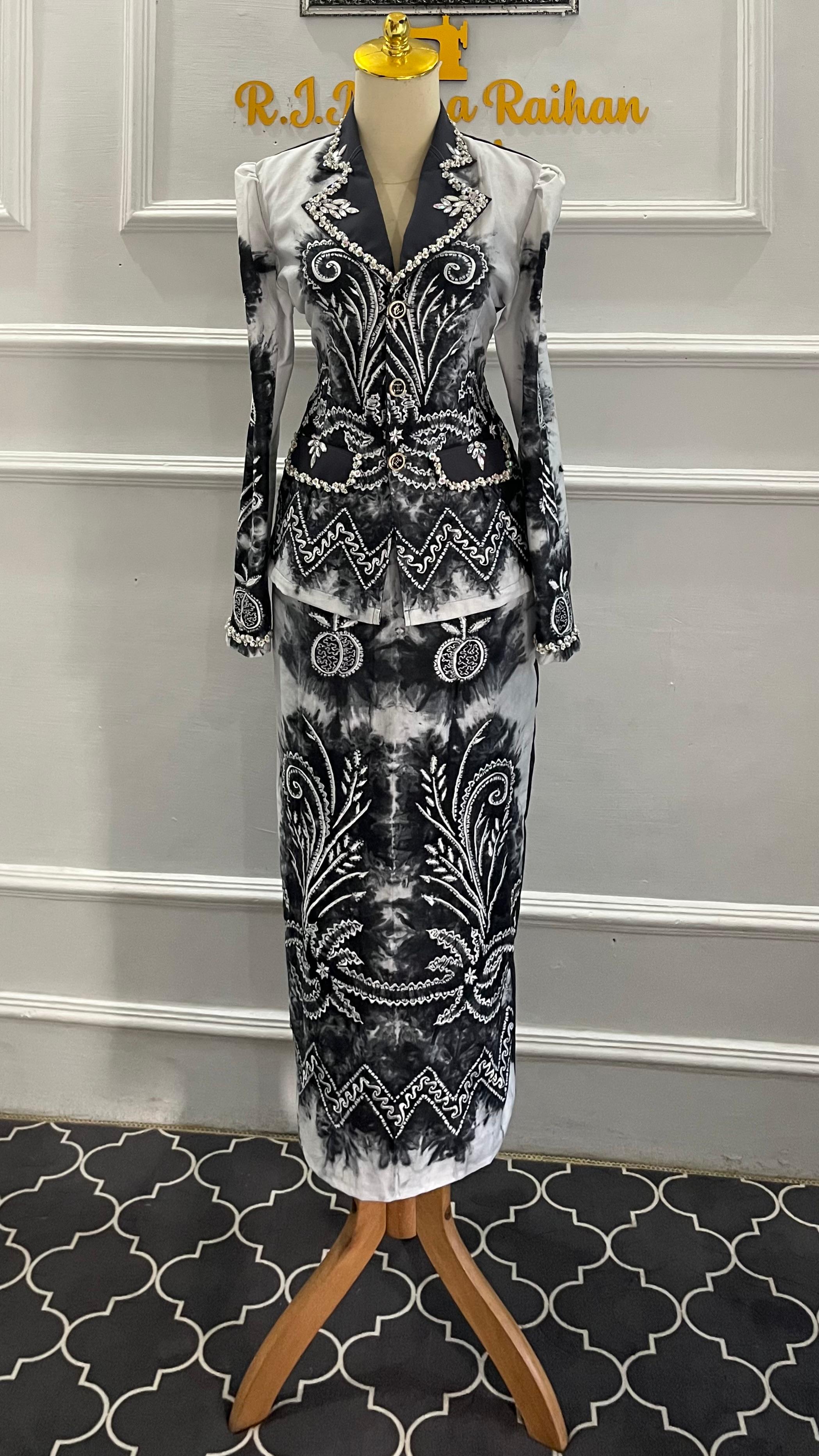 Jasa Jahit Setelan Baju Semi Blazer & Rok Sasirangan