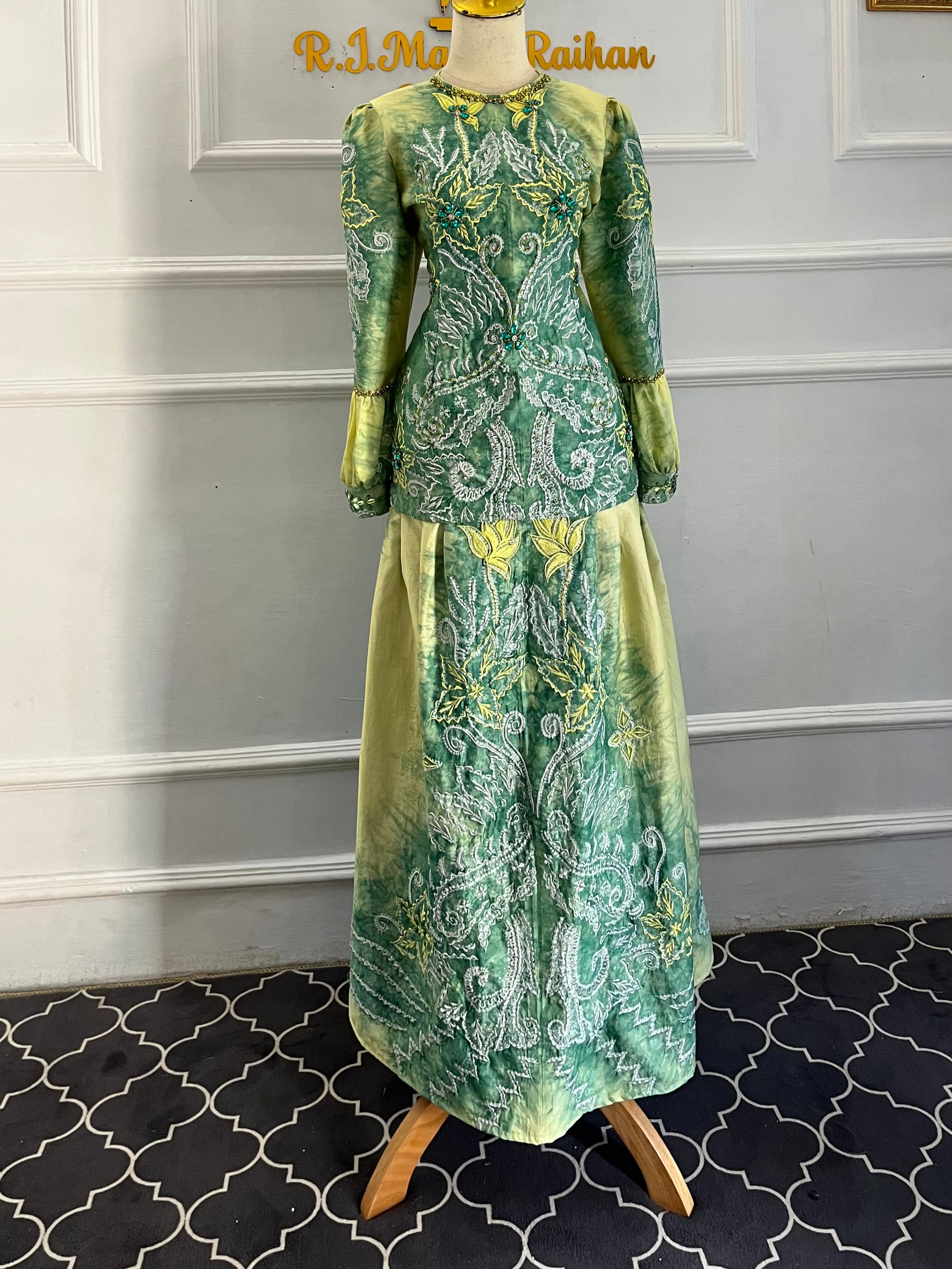 Jasa Jahit Setelan Baju Variasi Lengan Semi Balon & Rok Sasirangan + Payet